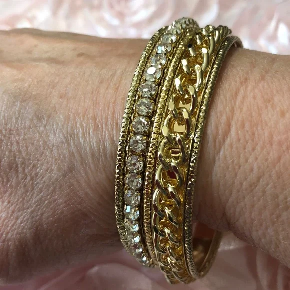NWOT Beautiful 5 Piece Gold Tone Bracelet Stack! - Picture 1 of 3